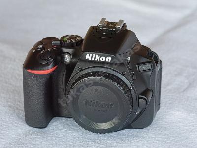 Nikon D5600 Gövde — 12.300 Deklanşör, Döner Ekranlı