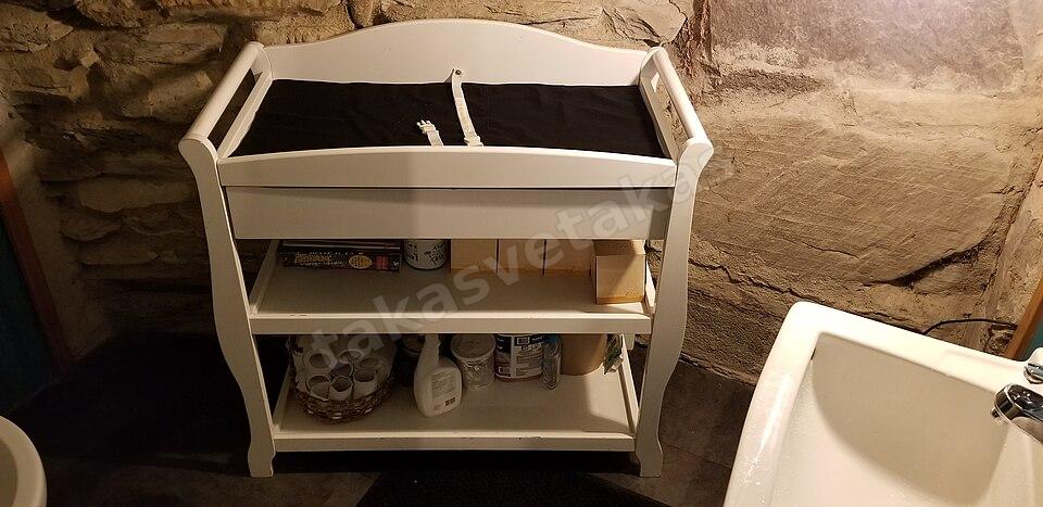Beyaz ahşap alt açma masası, 2 raflı, pedli