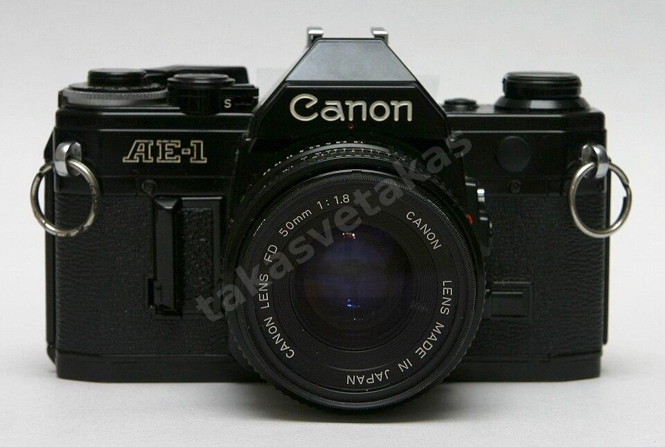 Canon AE-1 siyah gövde + Canon FD 50mm f/1.8 lens
